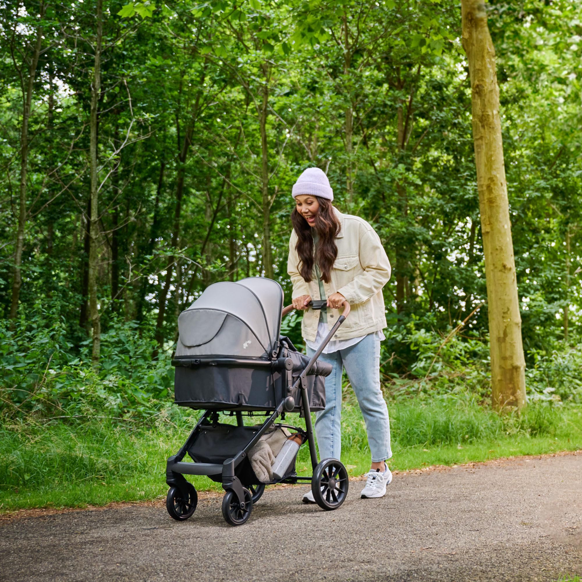 Bebeconfort Luvia Trio, Kinderwagen 3 in 1, 0–4 Jahre (0–22 kg), Baby Kinderwagen, Babyschale, Kinderwagenaufsatz, Smartes Faltsystem, Verstellbarer Schieber, Stoßdämpfung auf Rädern, Mineral Graphite
