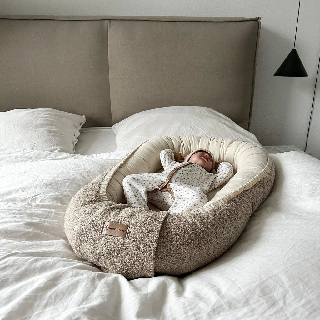 Babynest Bouclé beige – kuschelig & mitwachsend