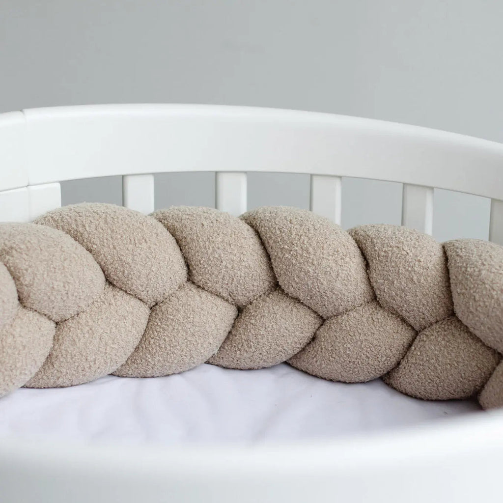 Bettschlange Bouclé – kuschelig & geflochten