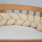 Bettschlange Bouclé – kuschelig & geflochten