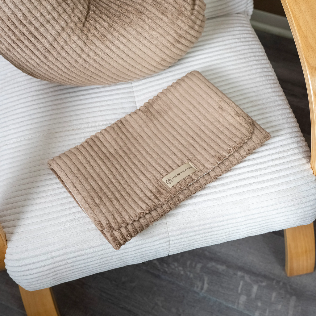 Windeltasche Cord – mit Wickelunterlage, unterwegs